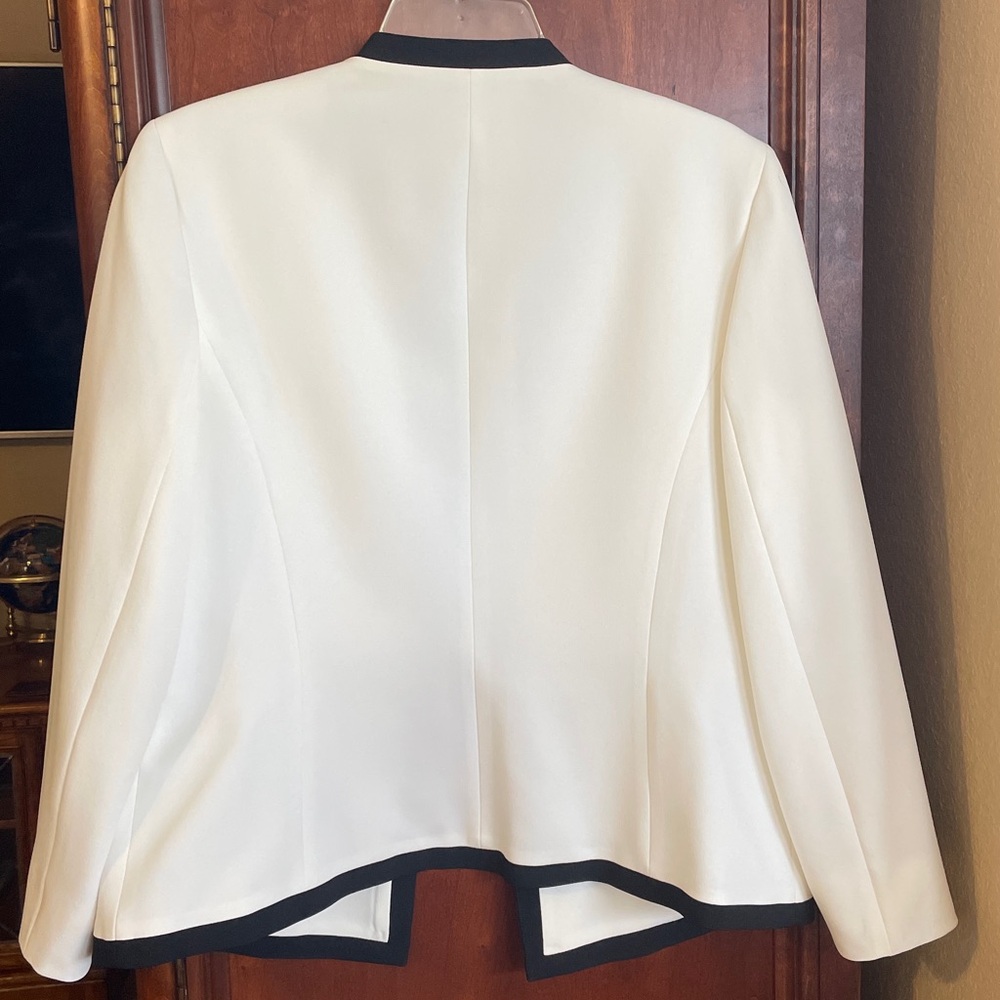 Evan Picone Cream Blazer with Black Trim - Picture 2 of 4